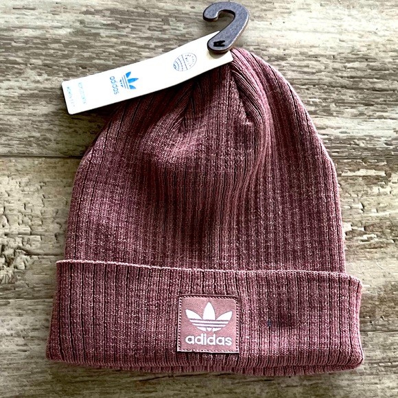 ADIDAS NWT Ribbed Women’s Beanie Hat. Color: Oxide Purple and White - Picture 1 of 4